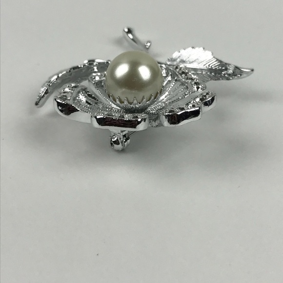Vtg Sarah Coventry Silver Tone Faux Pearl Brooch - Picture 3 of 8